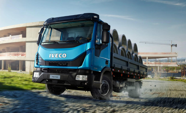 IVECO Tector com carroceria de caminhão aberta